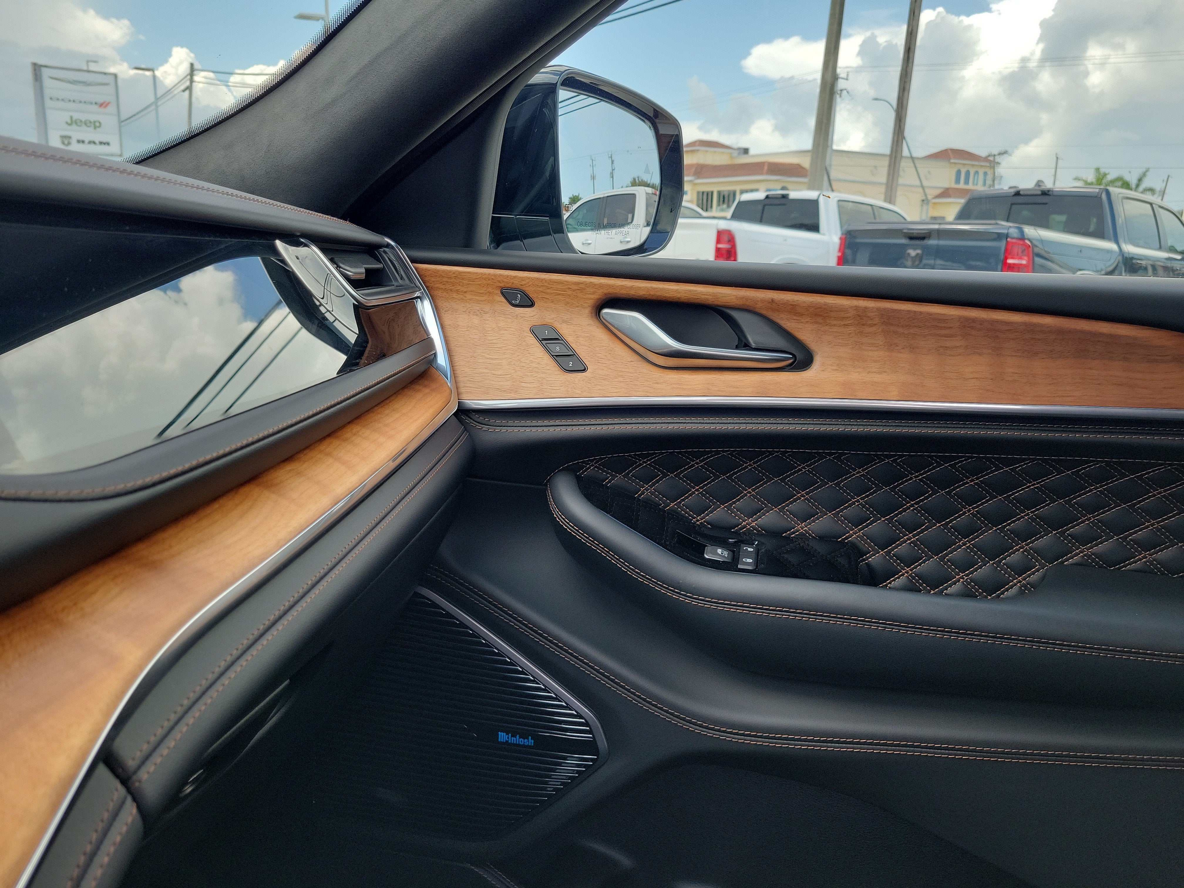 2025 Jeep Grand Cherokee Summit Reserve