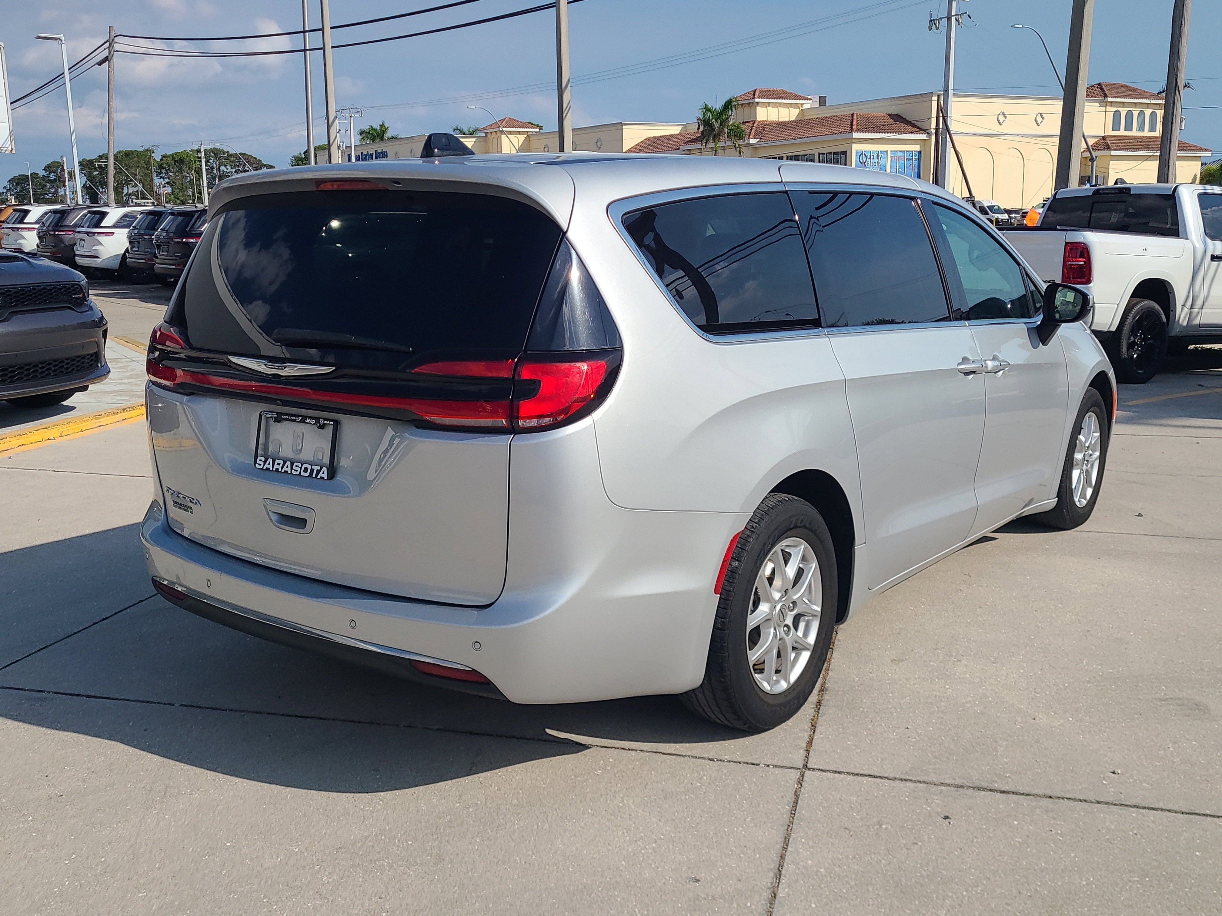 2023 Chrysler Pacifica Touring L