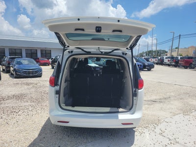 2024 Chrysler Voyager LX