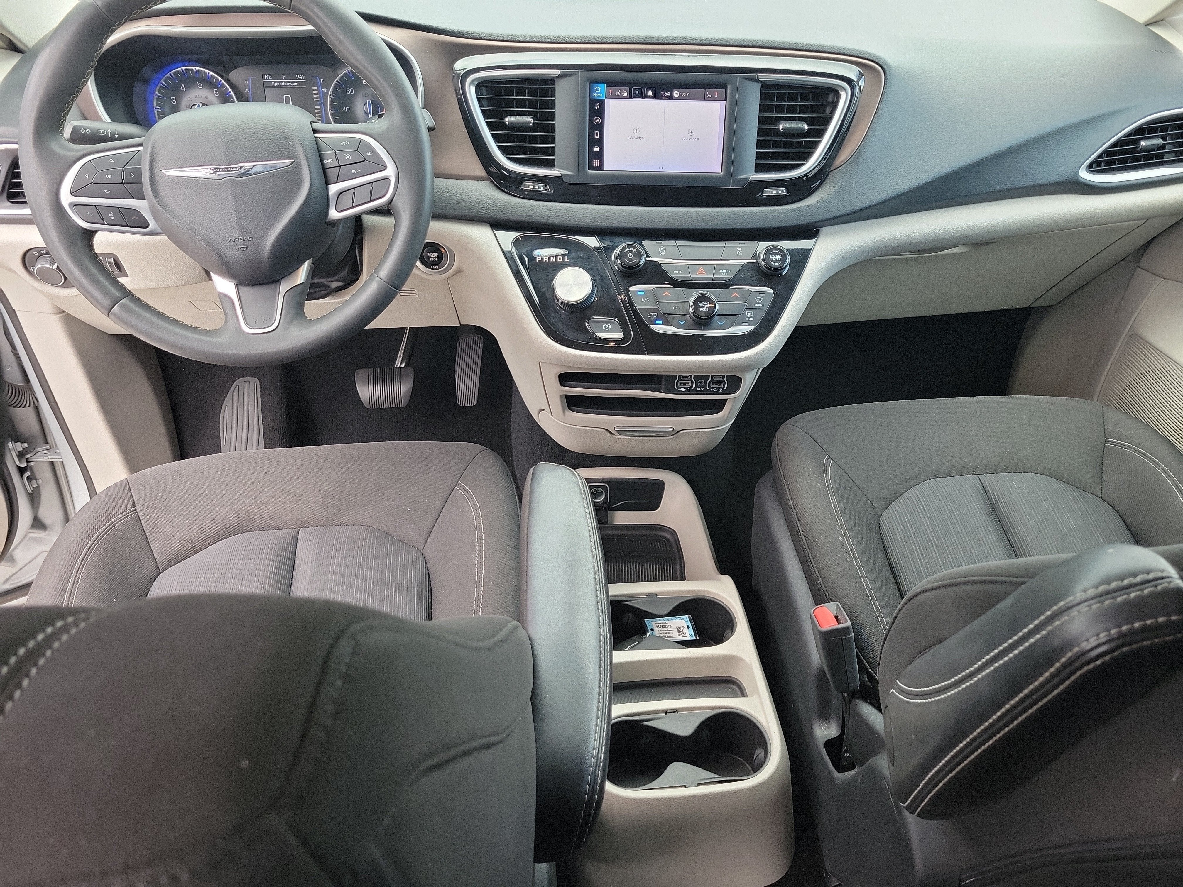 2023 Chrysler Voyager LX