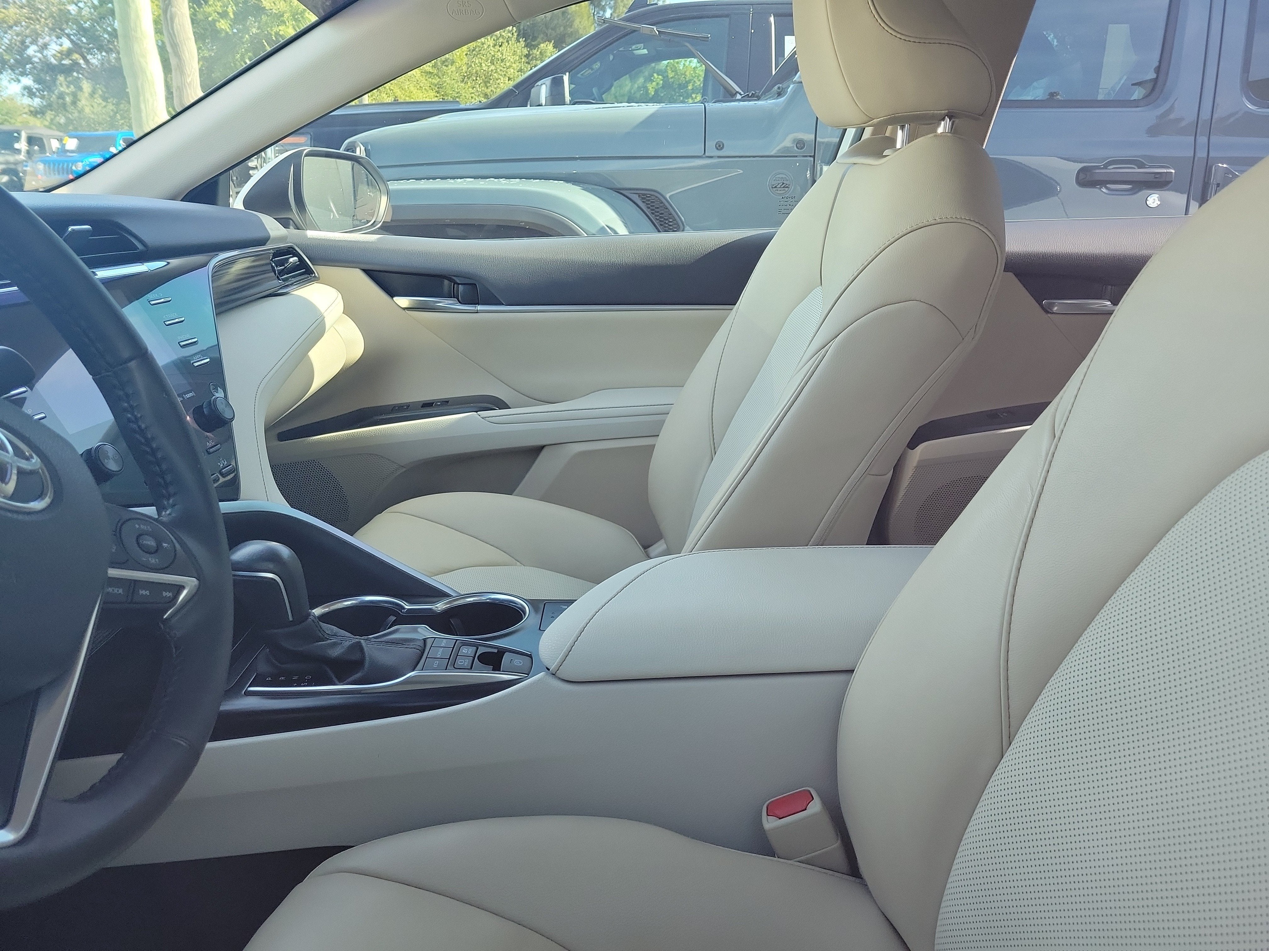 2020 Toyota Camry Hybrid XLE