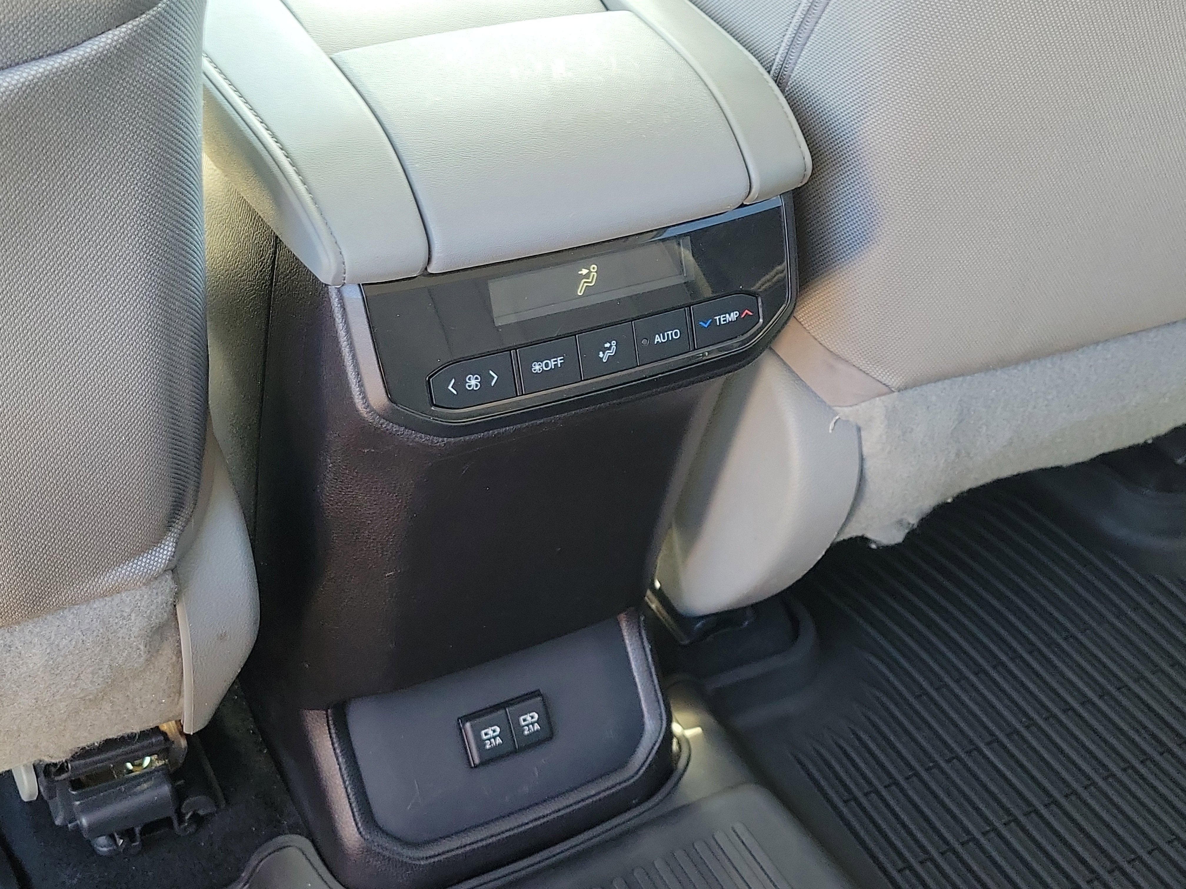 2020 Toyota Highlander LE