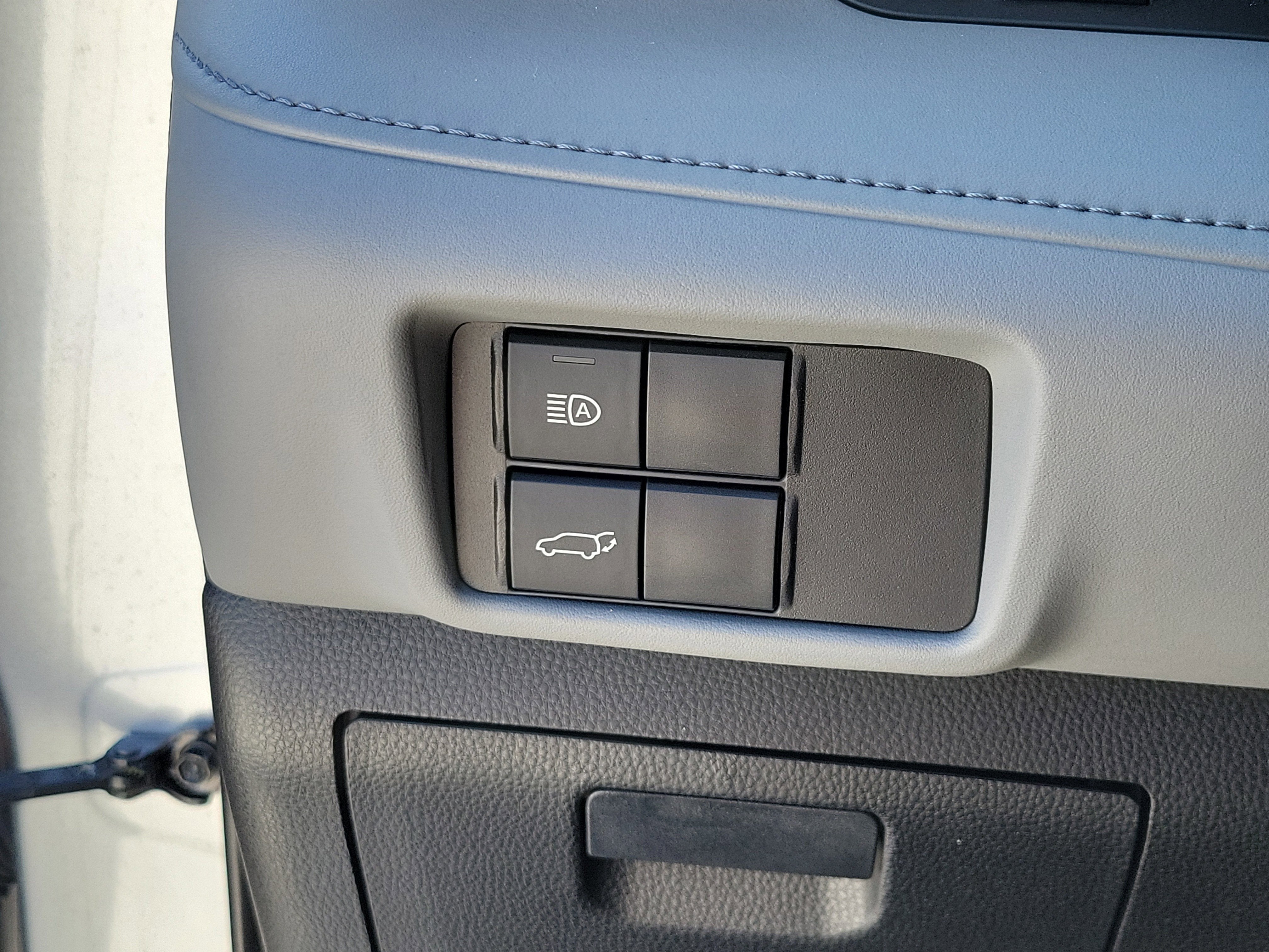 2020 Toyota Highlander LE