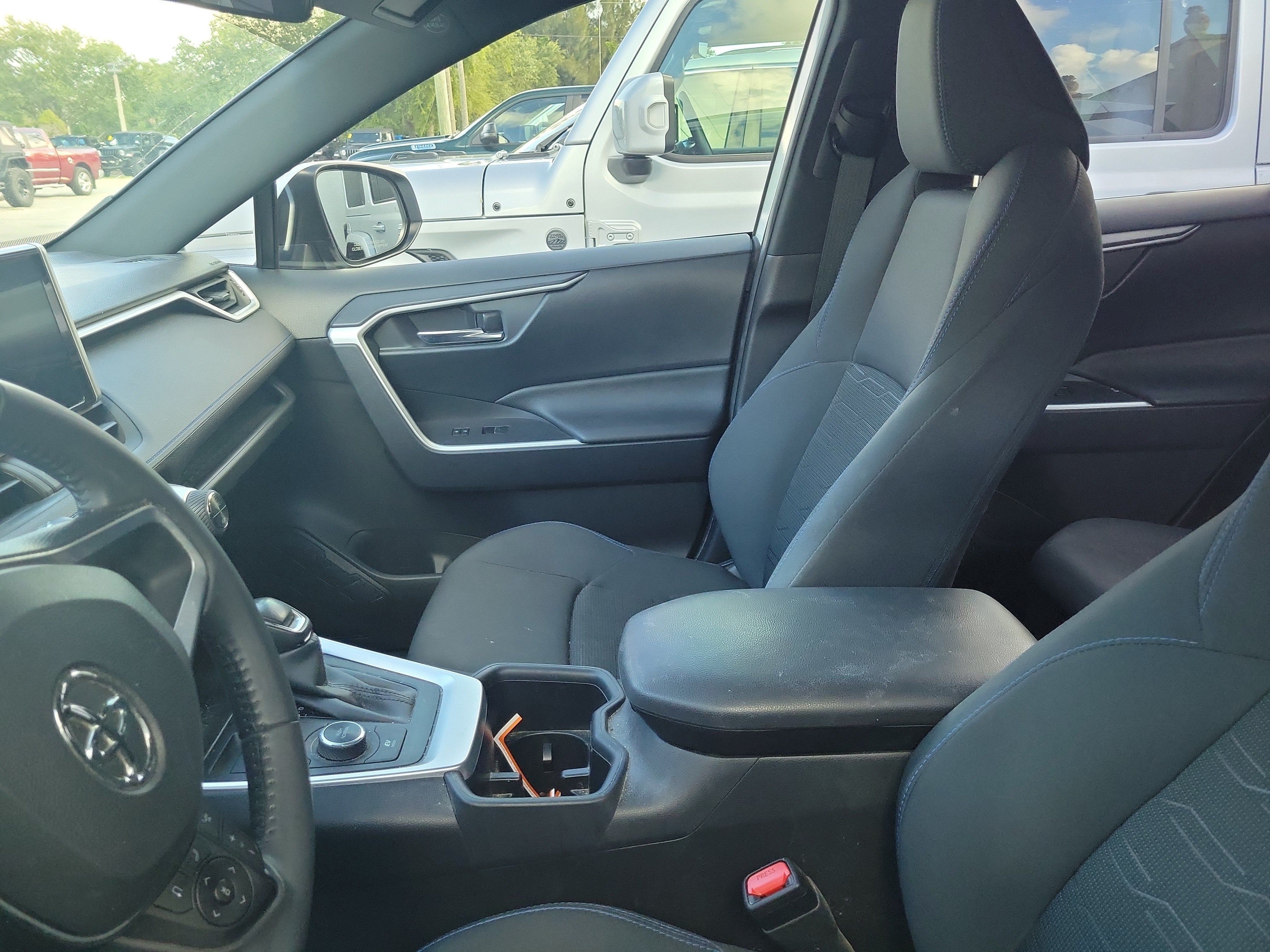2023 Toyota RAV4 Hybrid SE