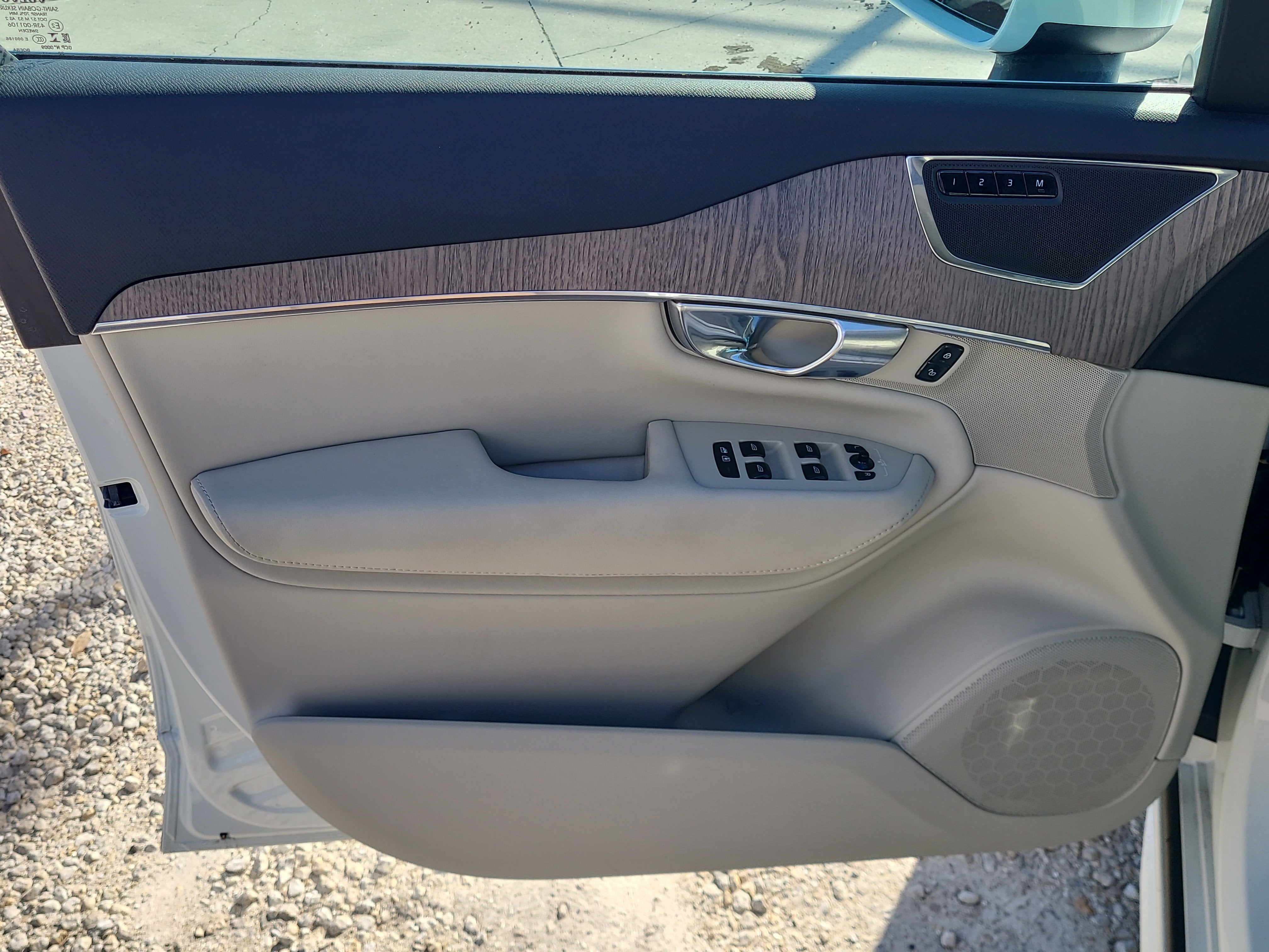 2023 Volvo XC90 Recharge Plug-In Hybrid Core Bright Theme