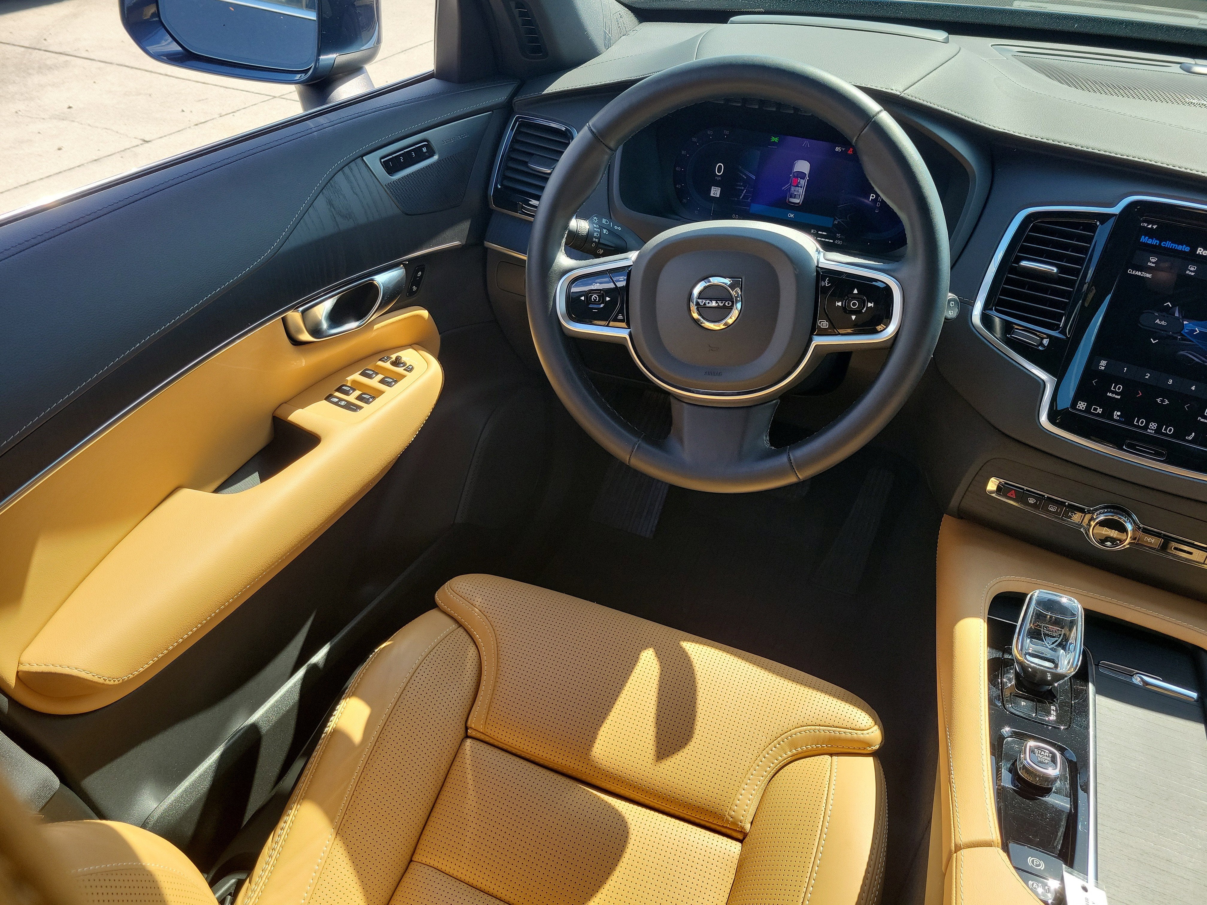 2025 Volvo XC90 Plug-In Hybrid Ultra