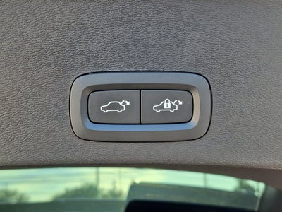 2023 Volvo XC40 Plus Dark Theme