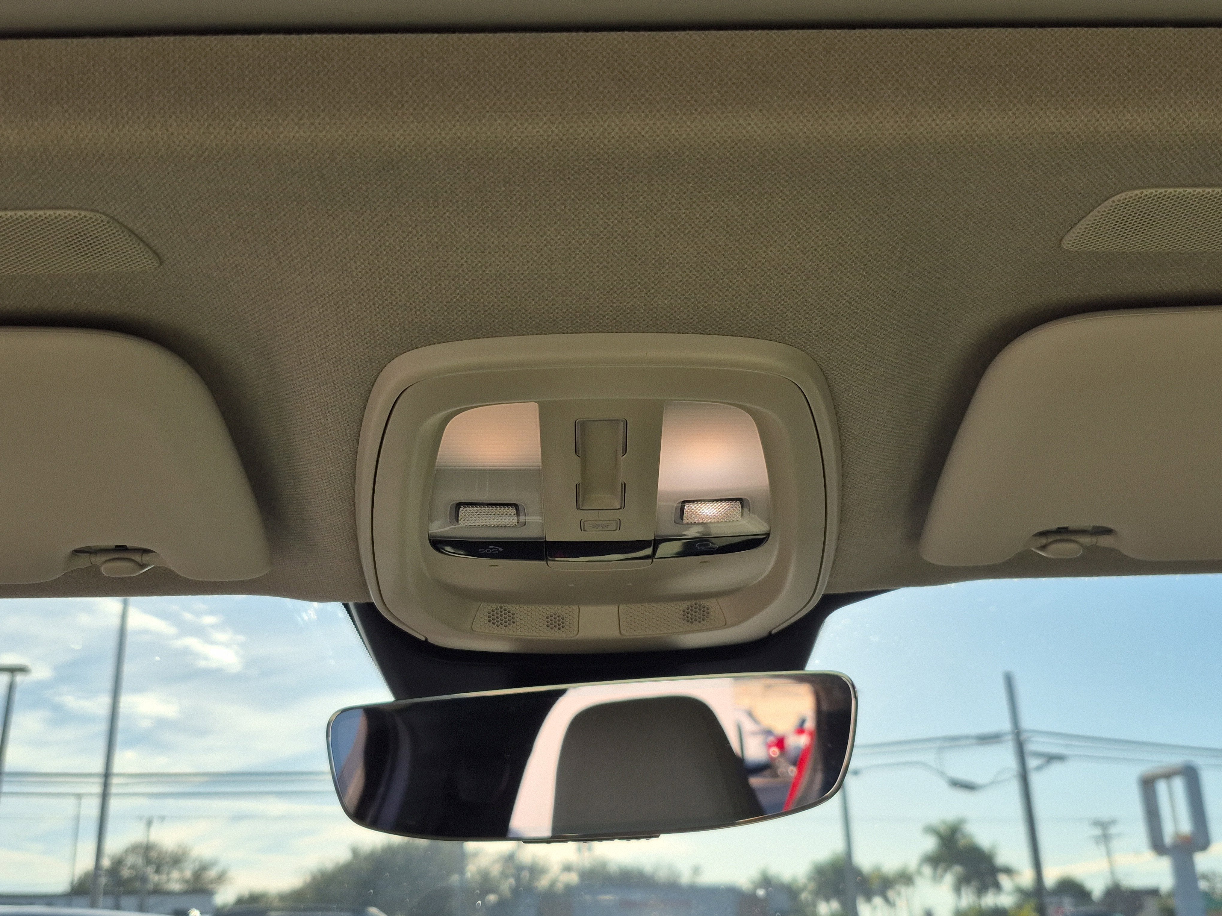 2023 Volvo XC40 Plus Dark Theme