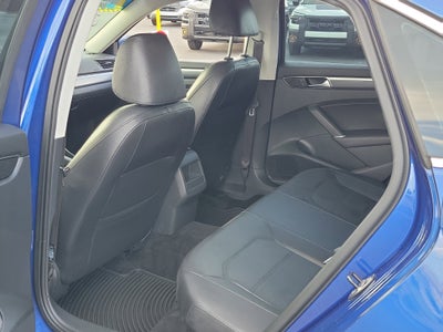 2017 Volkswagen Passat R-Line w/Comfort Pkg