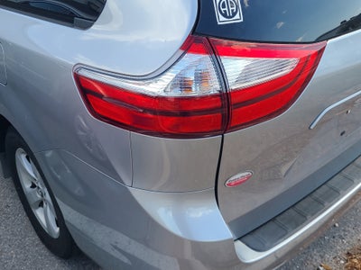 2018 Toyota Sienna LE Auto Access Seat