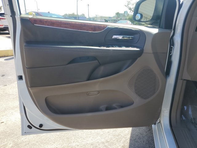 2016 Chrysler Town & Country Touring