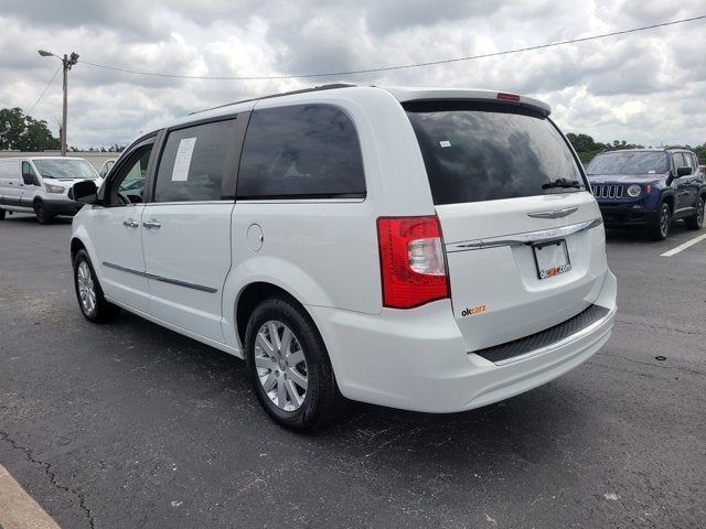 2016 Chrysler Town & Country Touring