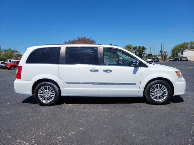 2015 Chrysler Town & Country Touring-L