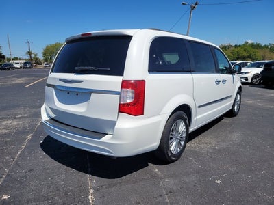 2015 Chrysler Town & Country Touring-L