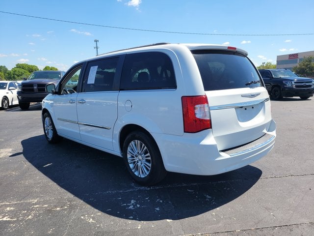 2015 Chrysler Town & Country Touring-L
