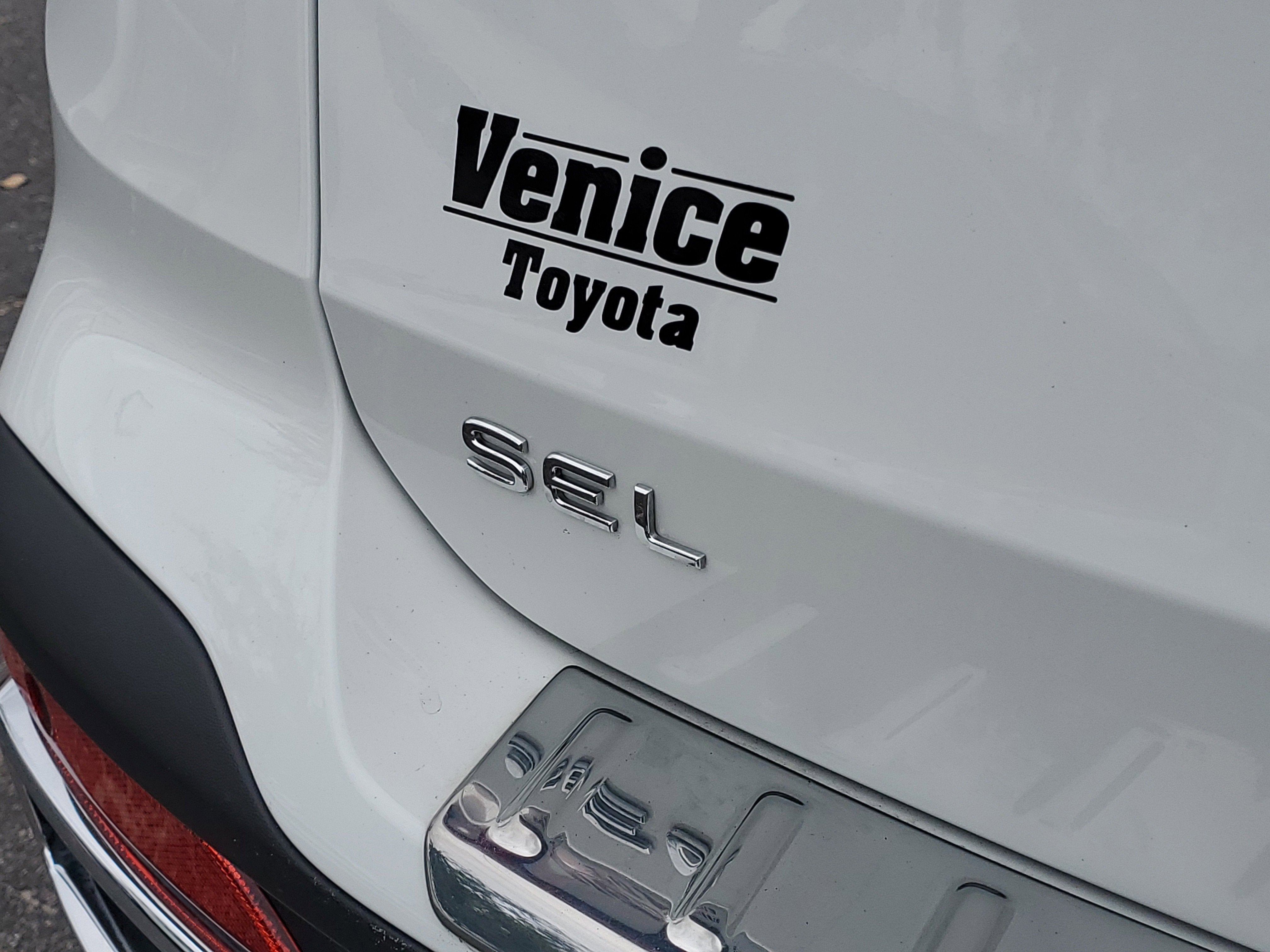 2024 Volkswagen Taos SEL