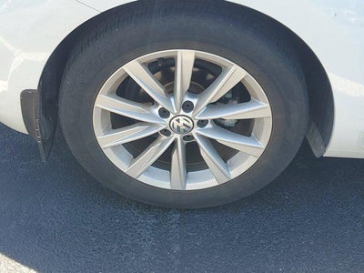 2018 Volkswagen Beetle SE