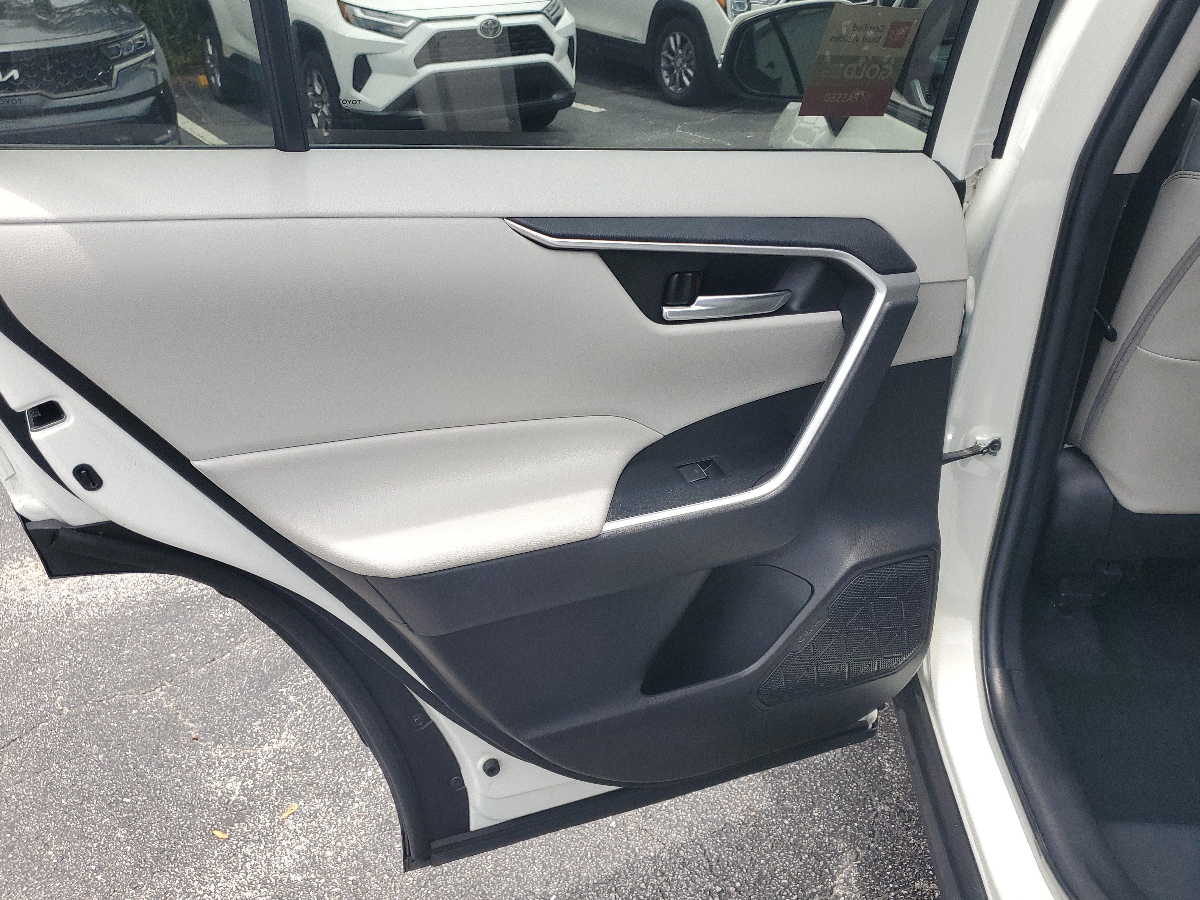 2022 Toyota RAV4 Hybrid XLE Premium
