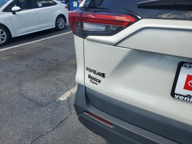 2022 Toyota RAV4 Hybrid XLE Premium