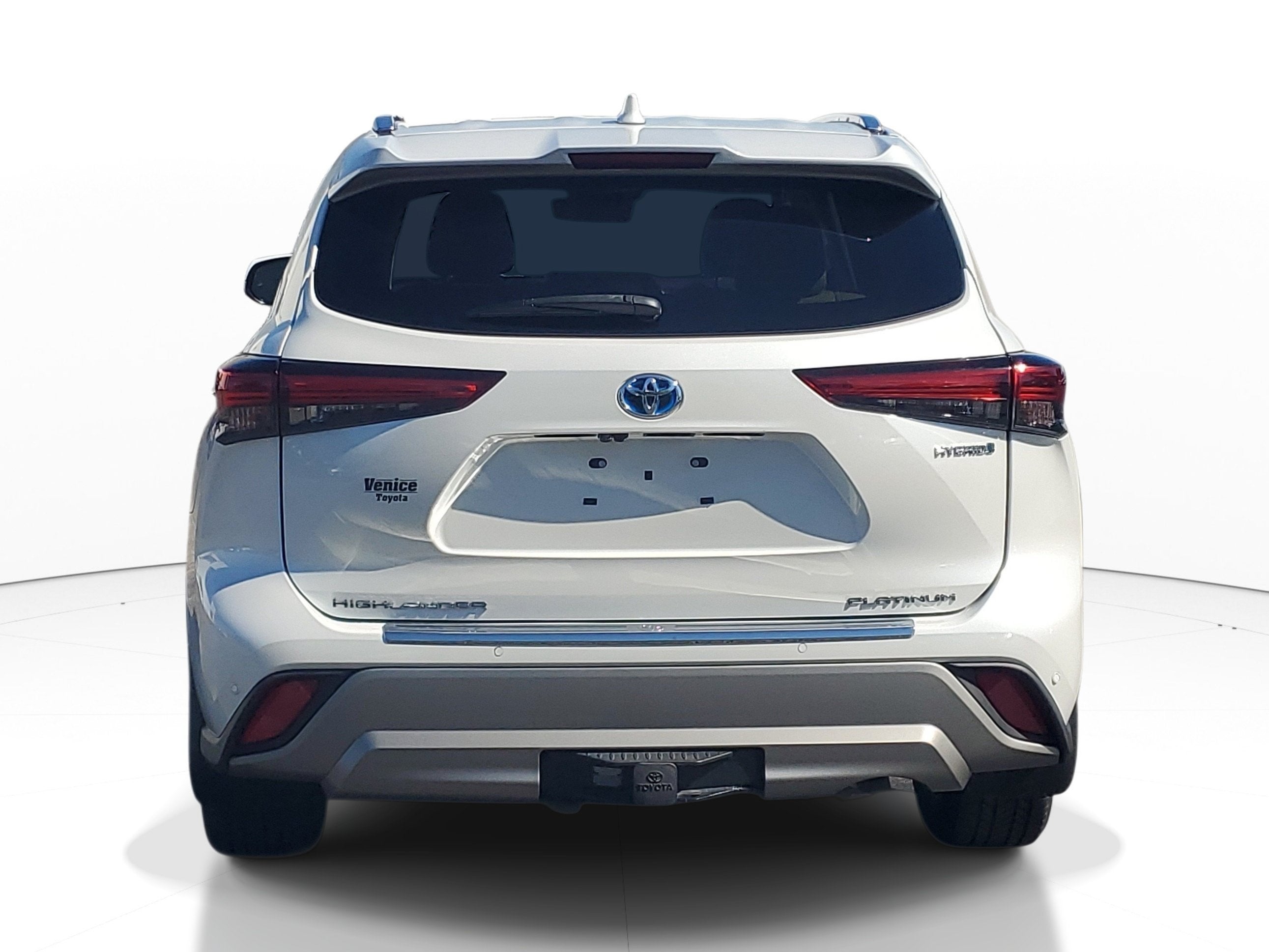 2022 Toyota Highlander Hybrid Platinum