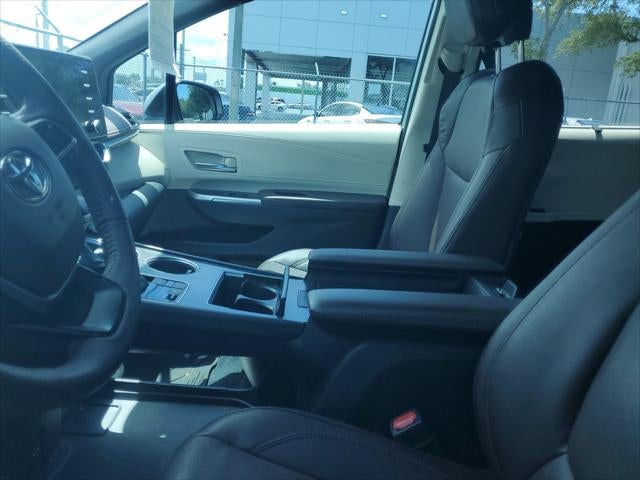 2023 Toyota Sienna Platinum