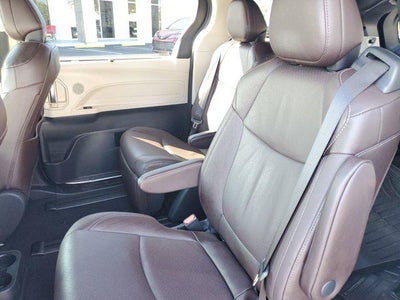 2022 Toyota Sienna Platinum