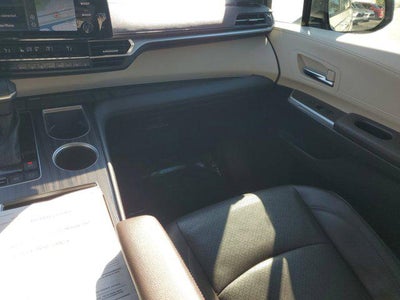 2022 Toyota Sienna Platinum