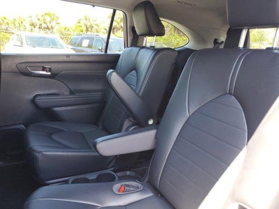 2022 Toyota Highlander Hybrid XLE