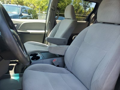 2017 Toyota Sienna LE