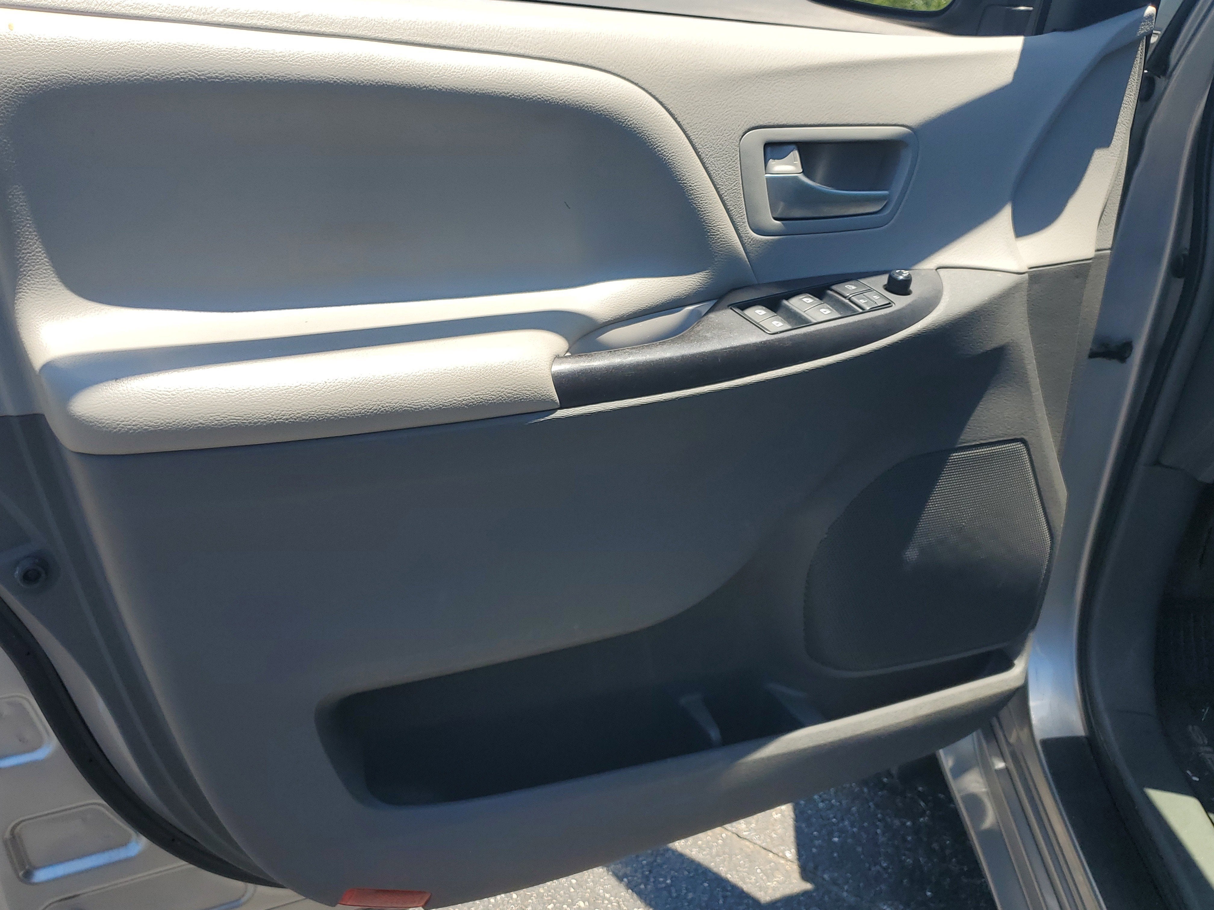 2017 Toyota Sienna LE