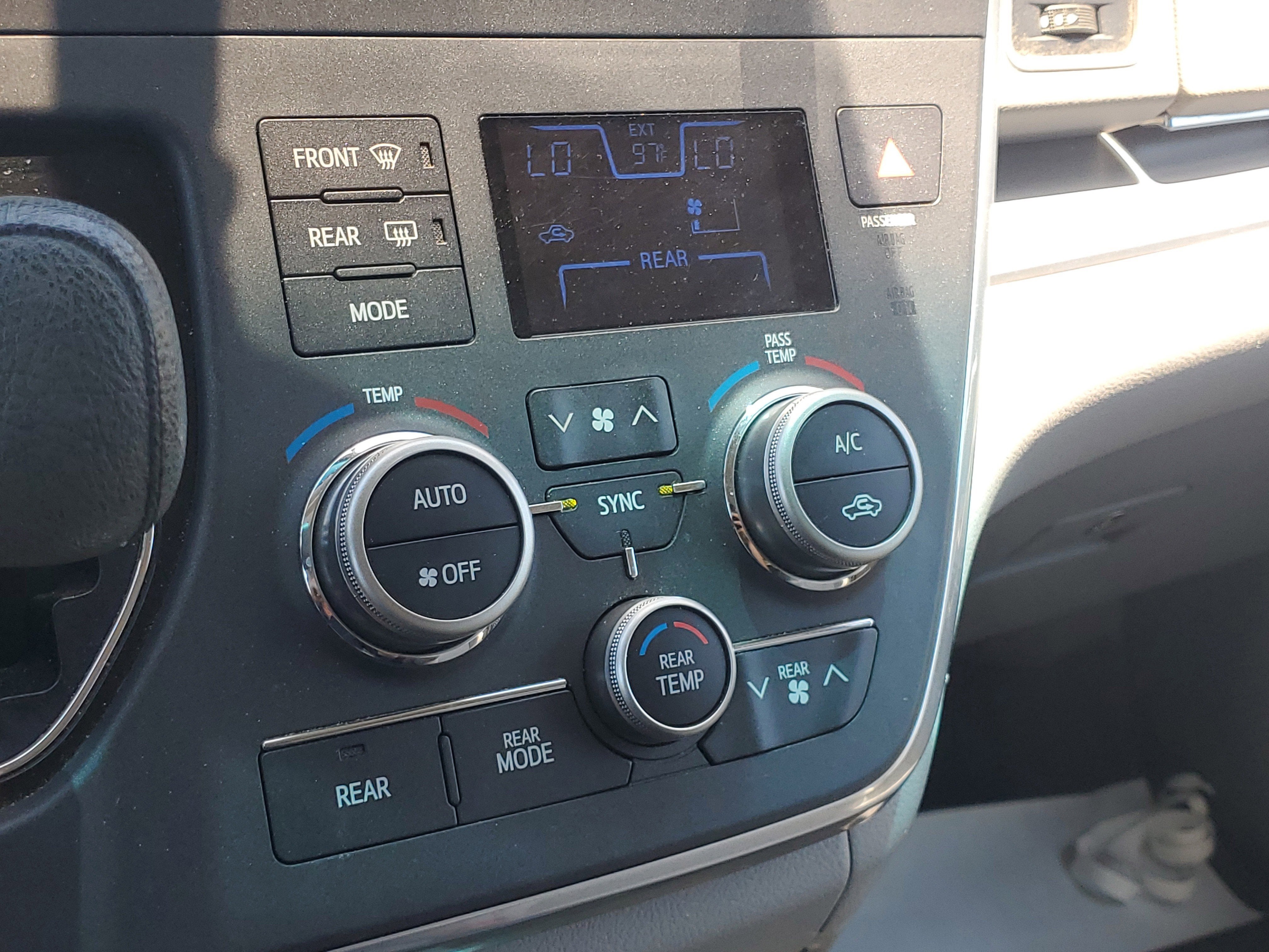 2017 Toyota Sienna LE