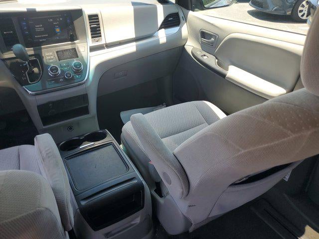 2017 Toyota Sienna LE
