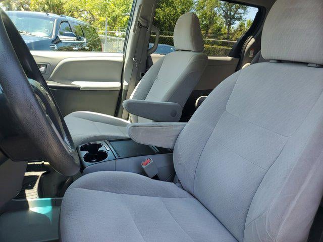 2017 Toyota Sienna LE