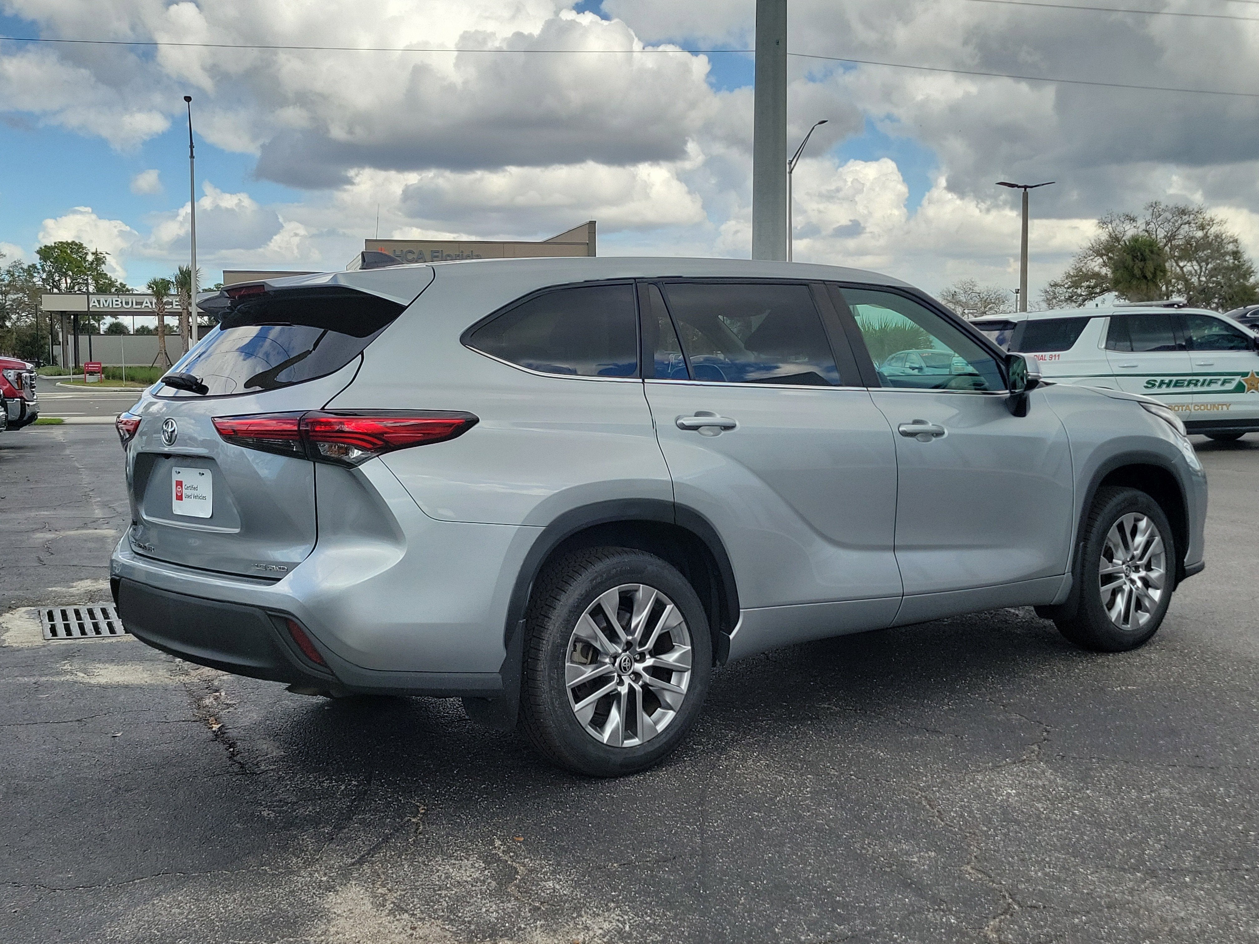 2023 Toyota Highlander LE