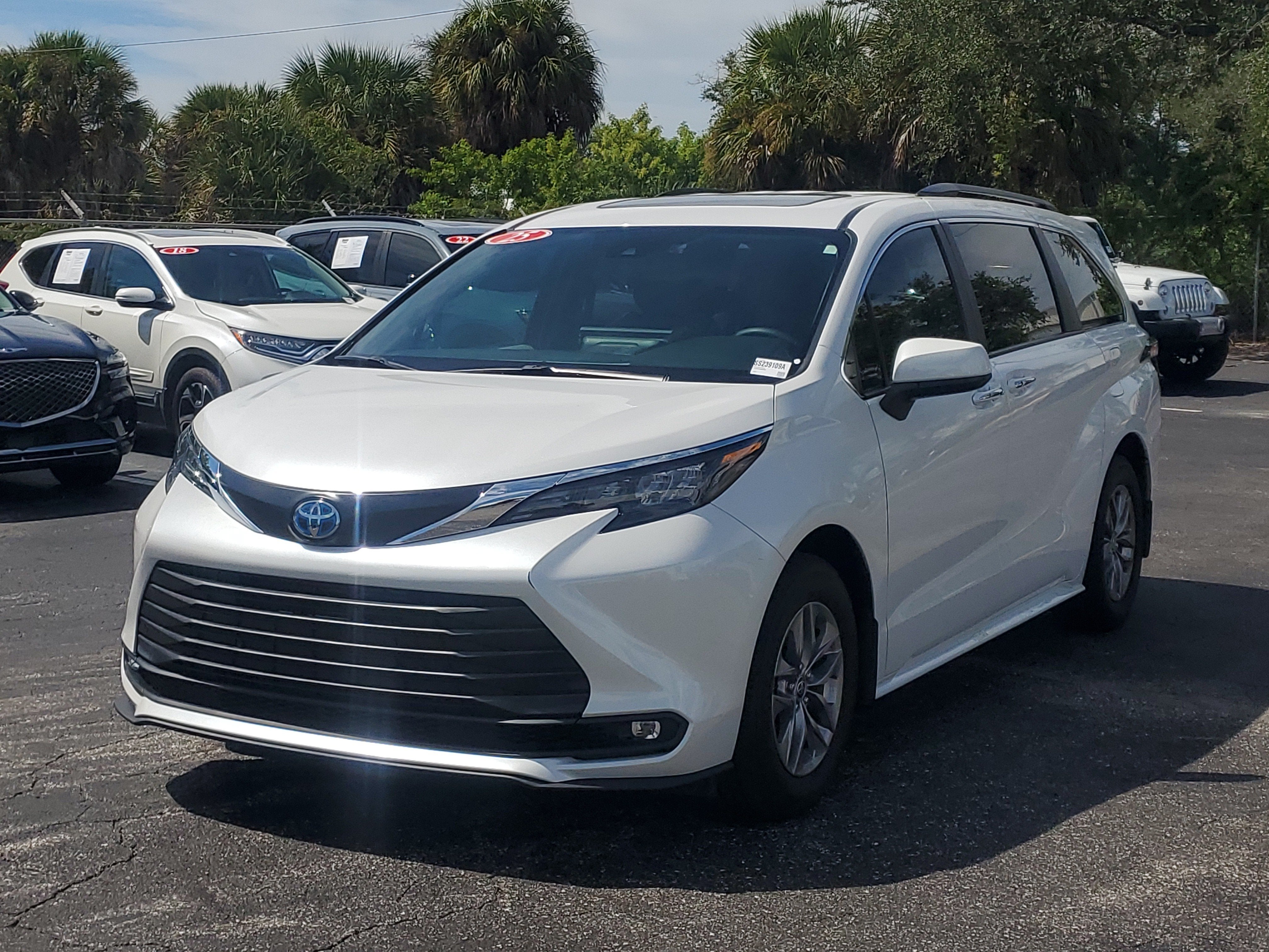 2025 Toyota Sienna XLE