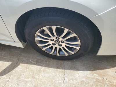 2018 Toyota Sienna XLE Auto Access Seat