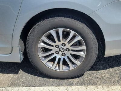 2020 Toyota Sienna XLE Auto Access Seat