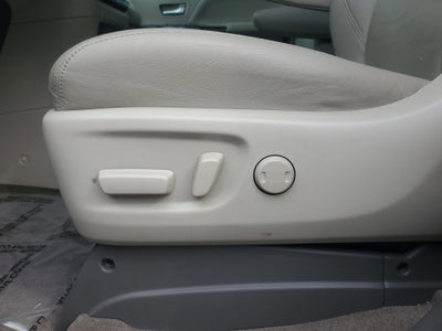 2017 Toyota Sienna XLE Auto Access Seat