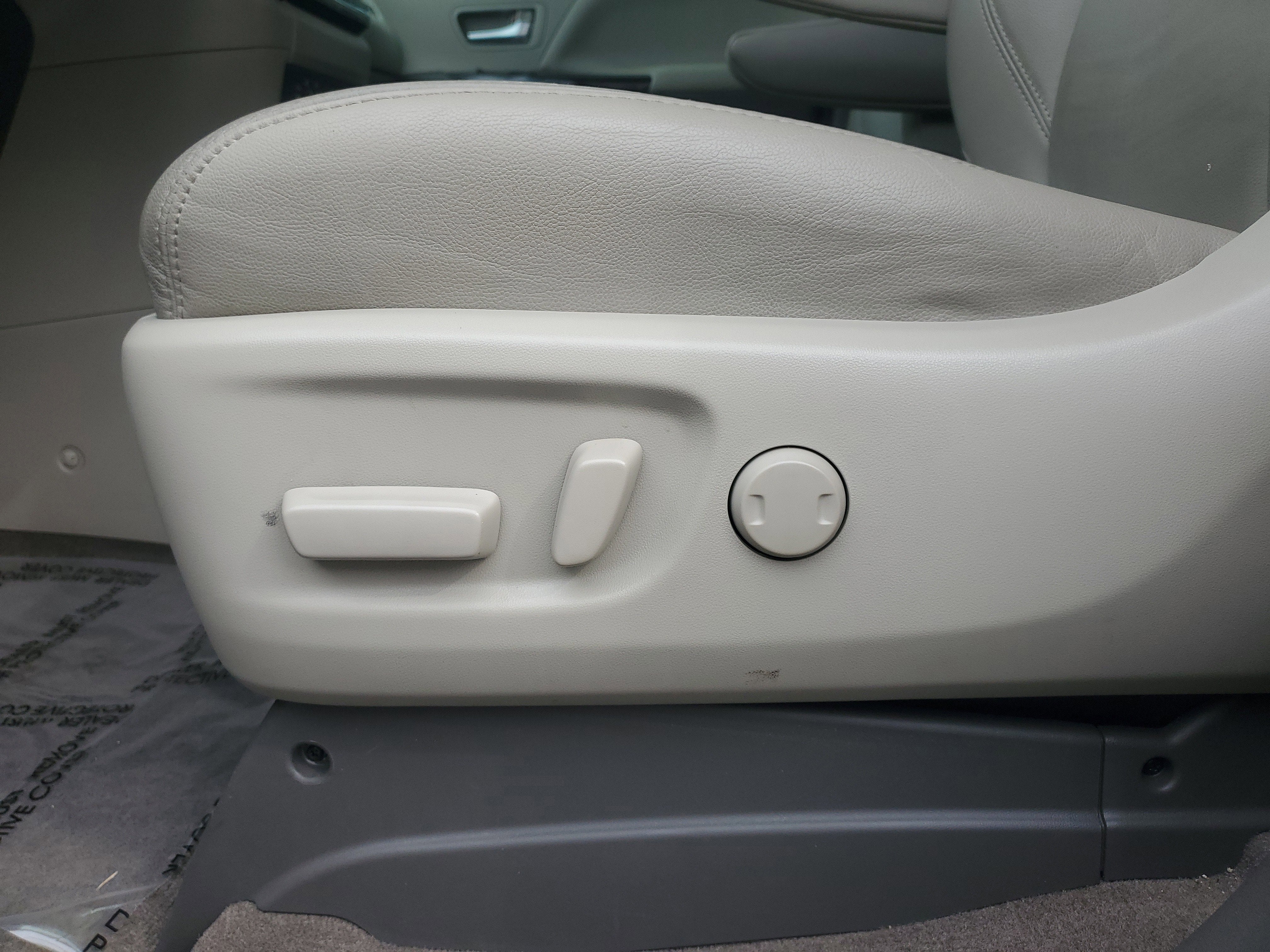 2017 Toyota Sienna XLE Auto Access Seat