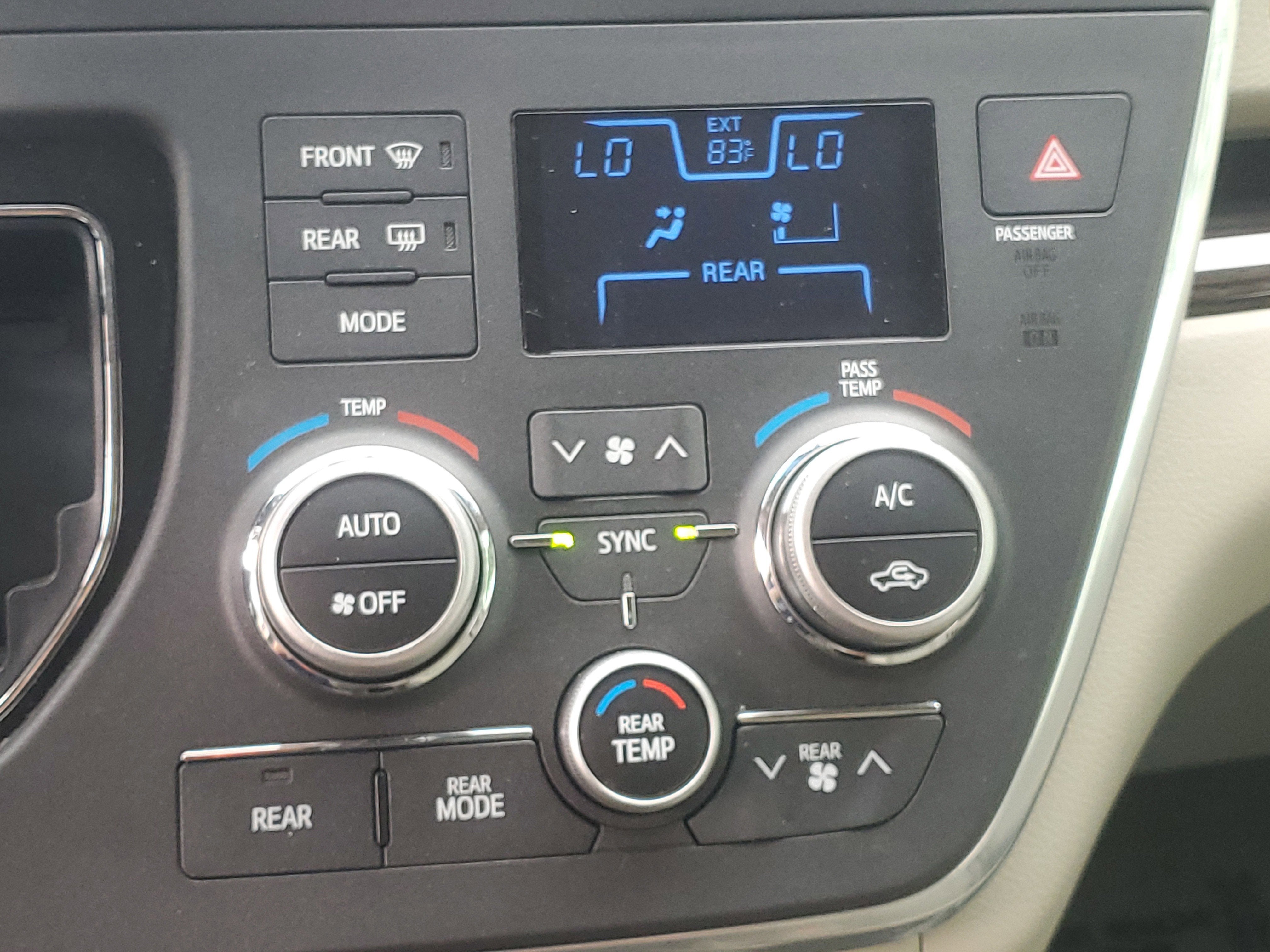 2017 Toyota Sienna XLE Auto Access Seat