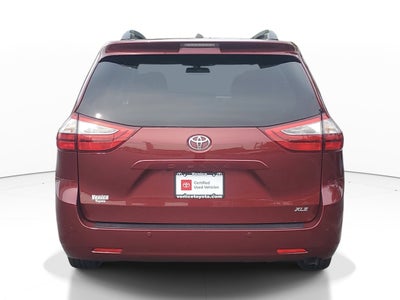 2017 Toyota Sienna XLE Auto Access Seat