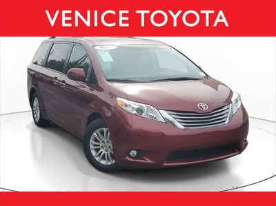 2017 Toyota Sienna XLE Auto Access Seat
