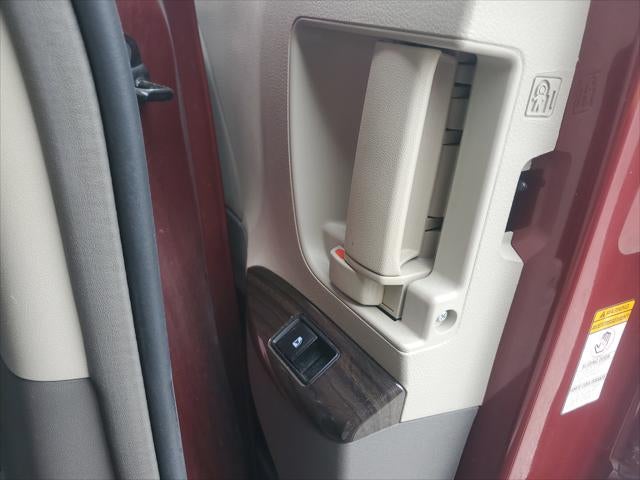 2017 Toyota Sienna XLE Auto Access Seat