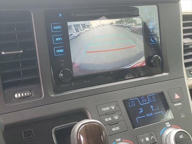 2017 Toyota Sienna XLE Auto Access Seat