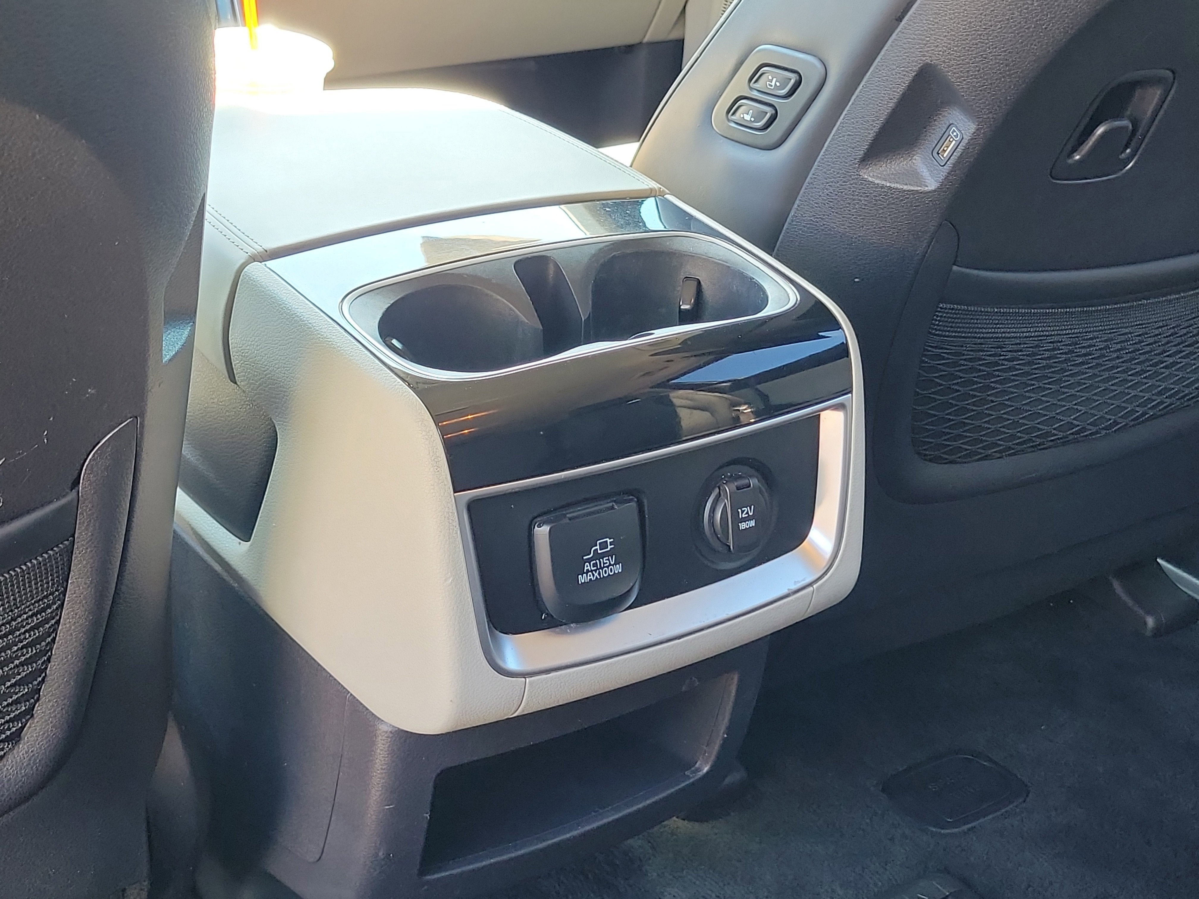 2023 Kia Carnival SX