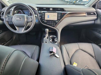 2020 Toyota Camry Hybrid XLE
