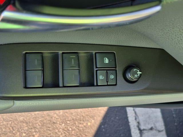 2022 Toyota Camry Hybrid SE