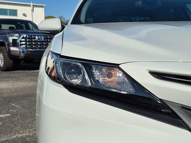 2022 Toyota Camry Hybrid SE