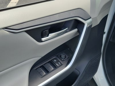 2022 Toyota RAV4 Hybrid XLE