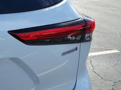 2023 Toyota Highlander Hybrid Platinum